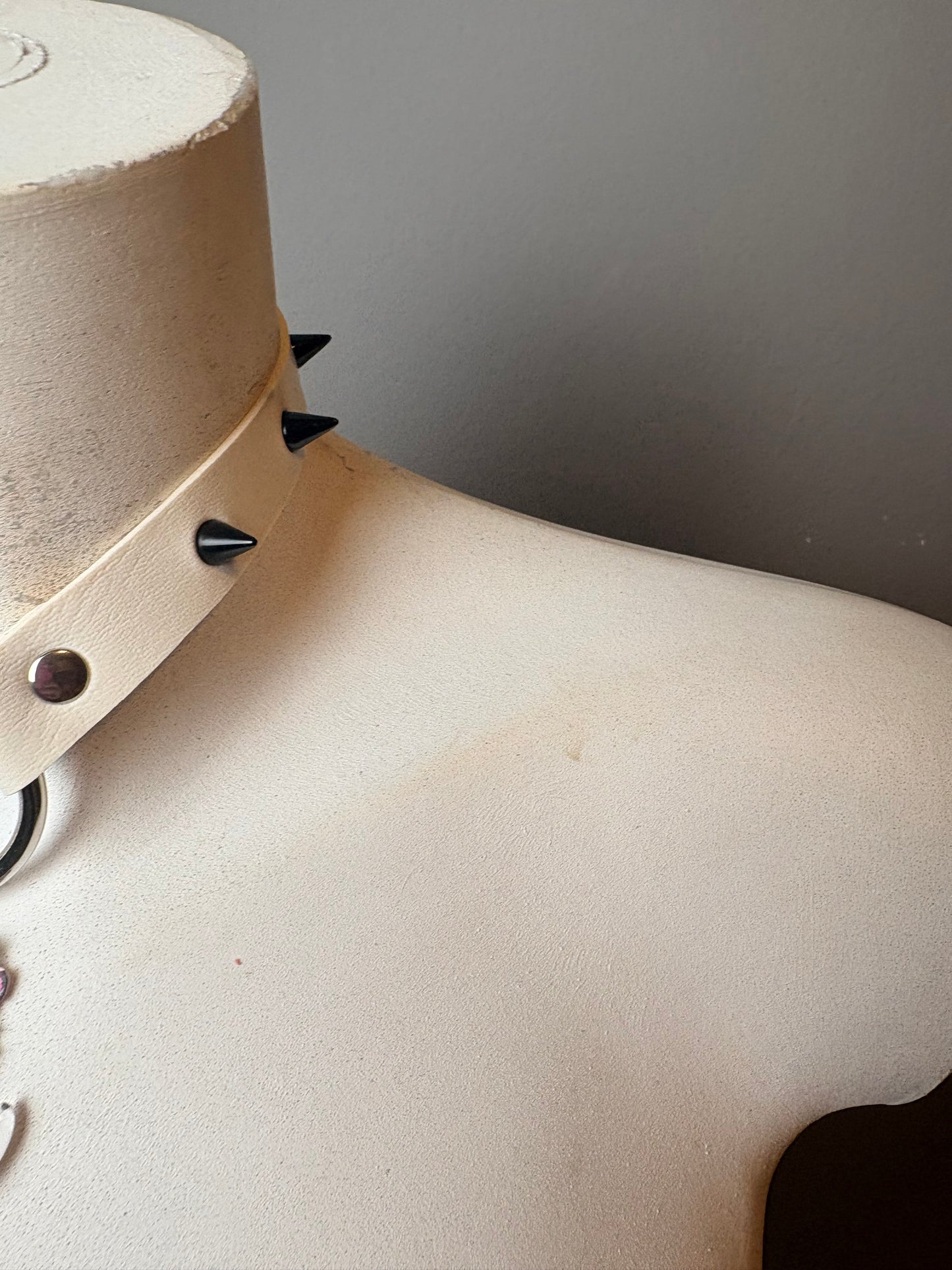 Chocker con Hello Kitty a forma di fantasma