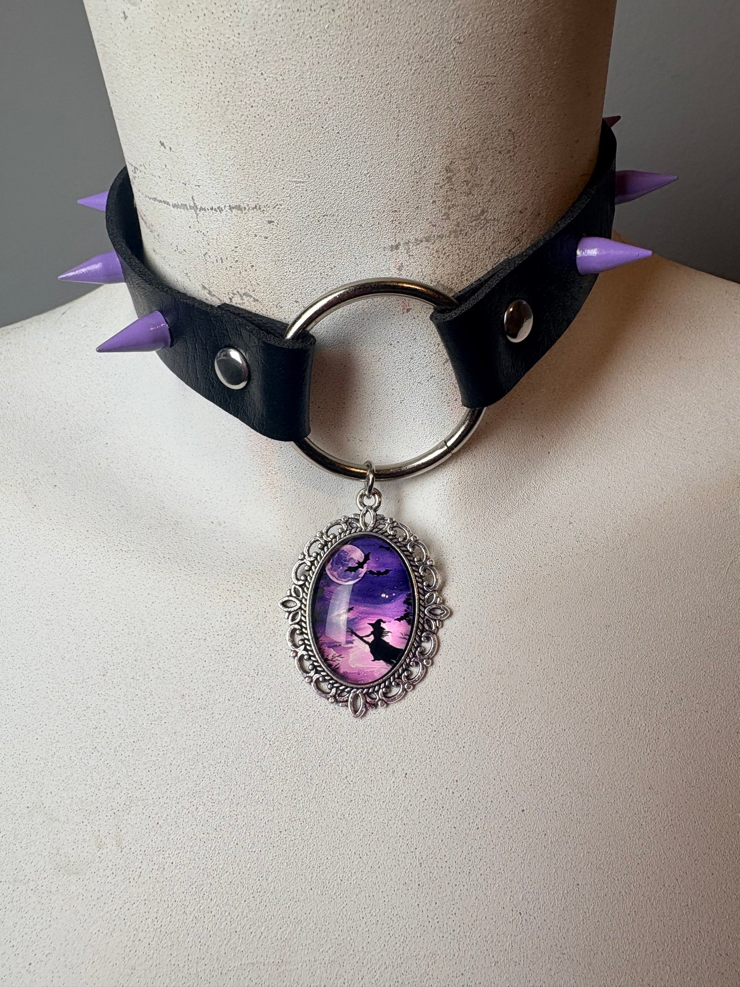 Chocker nero con ciondolo