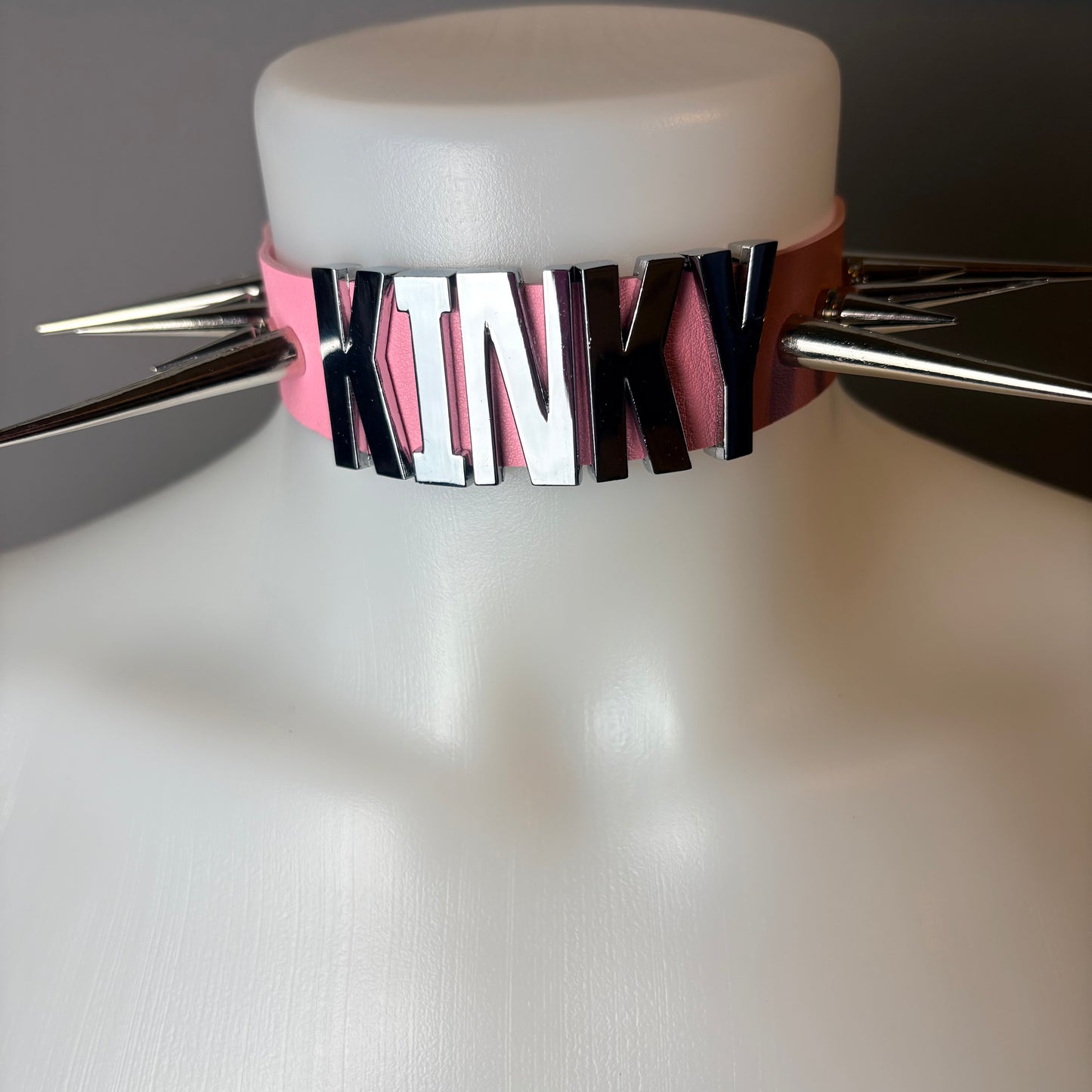 Chocker rosa “kinky”