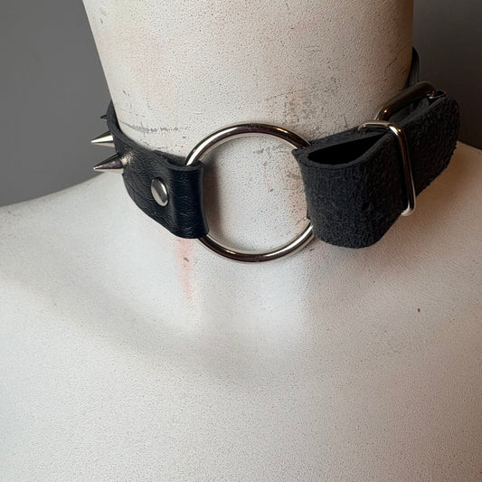 Chocker nero con cerchio