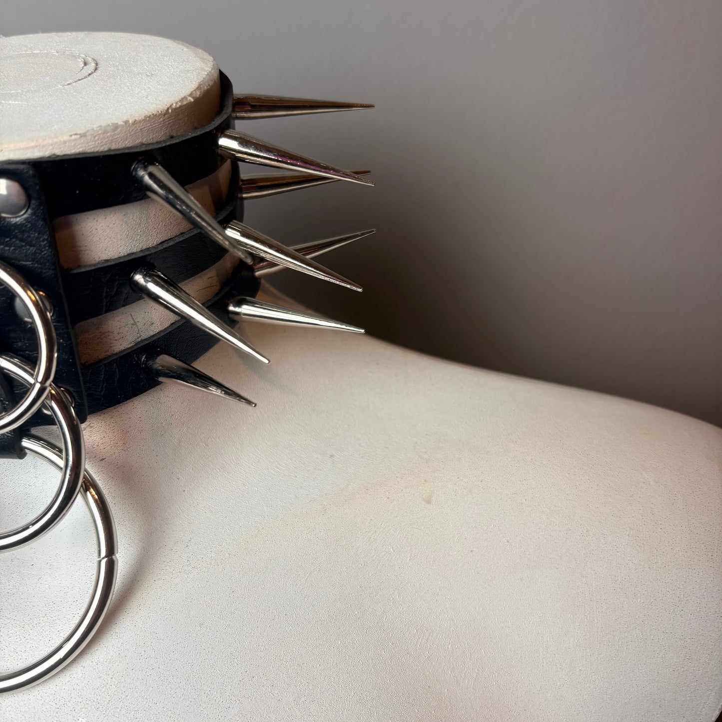 Chocker EXTREME in Ecopelle Borchie lunghe Triplo