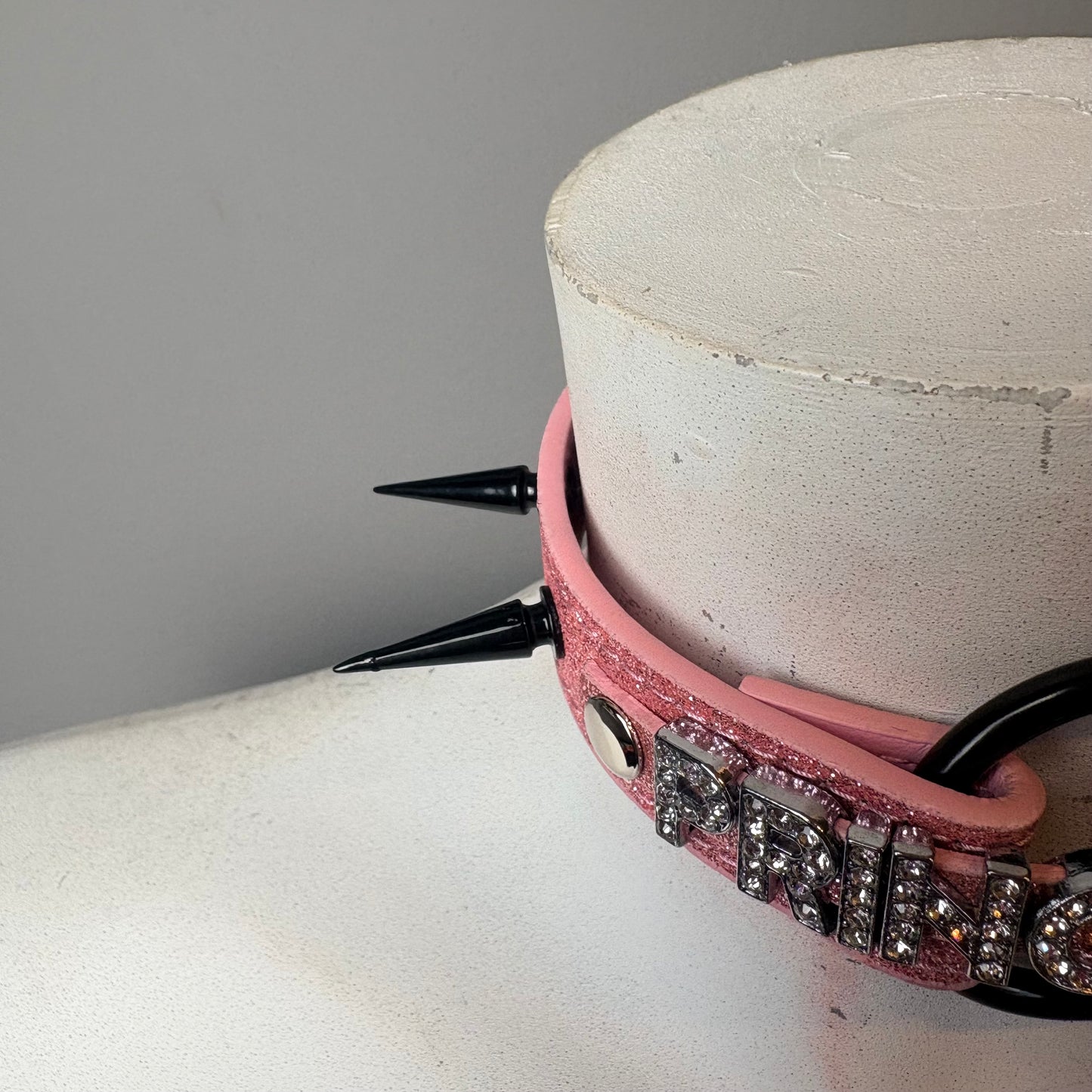 Chocker rosa con scritta “princess”