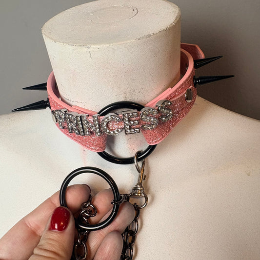 Chocker rosa con scritta “princess”