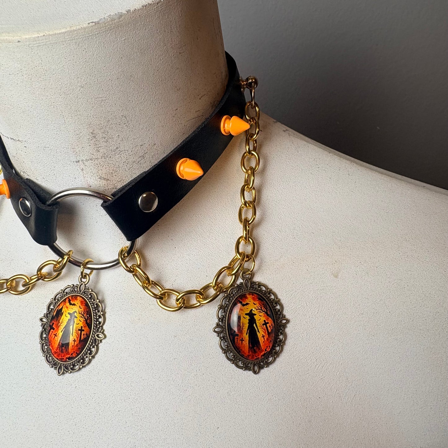 Chocker con 3 pendenti arancioni