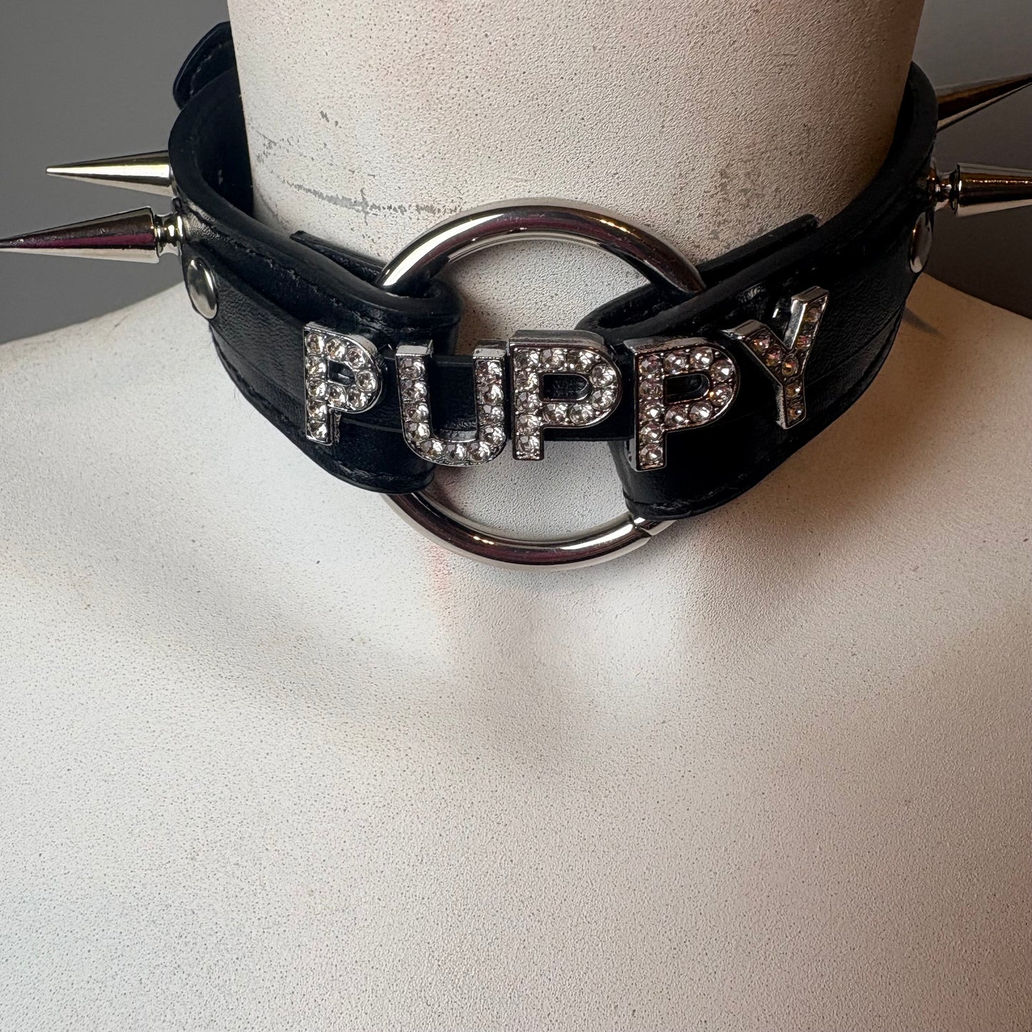 Chocker con scritta “Puppy”