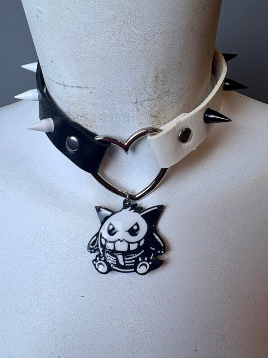 Chocker bicolore bianco e nero con ciondolo di Pokemon