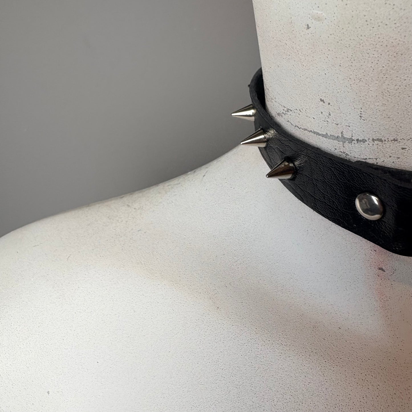 Chocker nero con cerchio