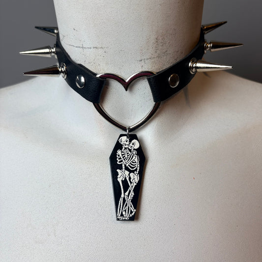 Chocker nero con borchie argento