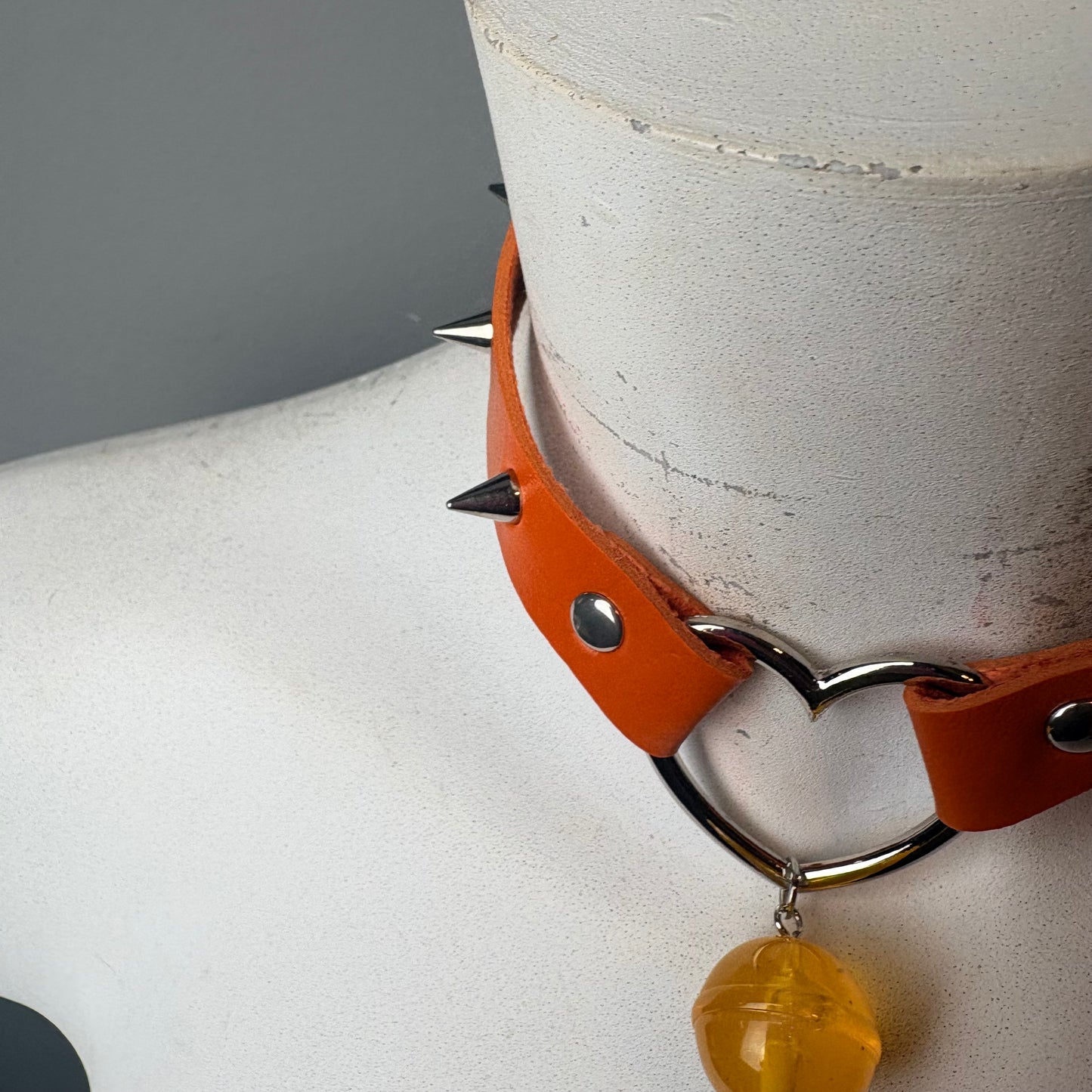 Chocker con cuore e lollypop