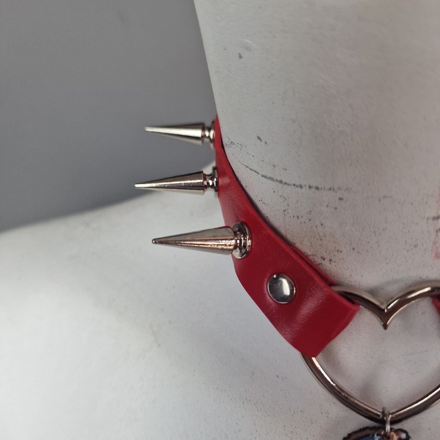 Chocker con Charizard 3D rosso