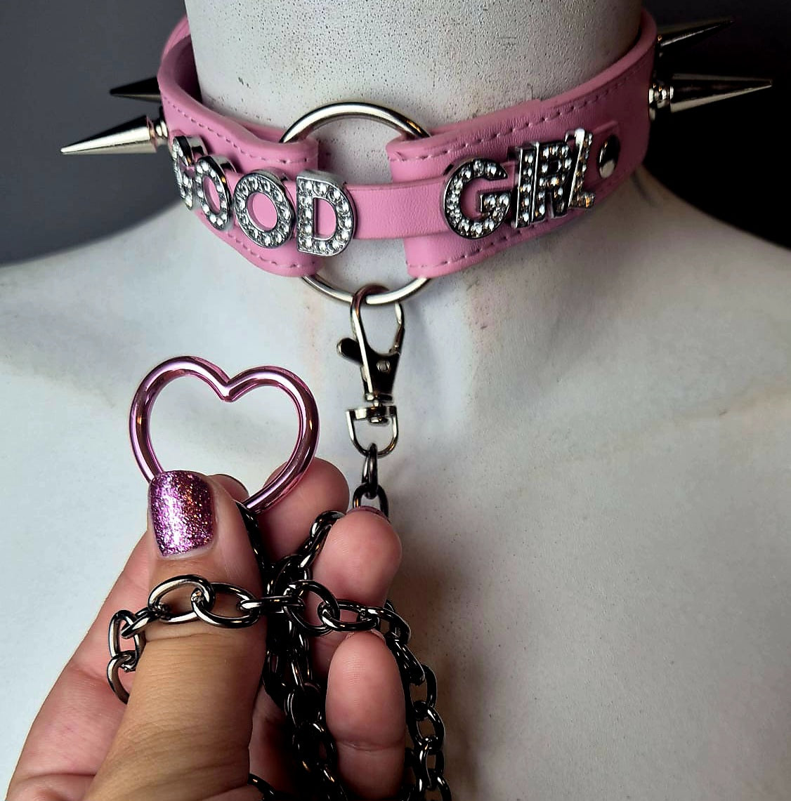 Set collana e guinzaglio rosa