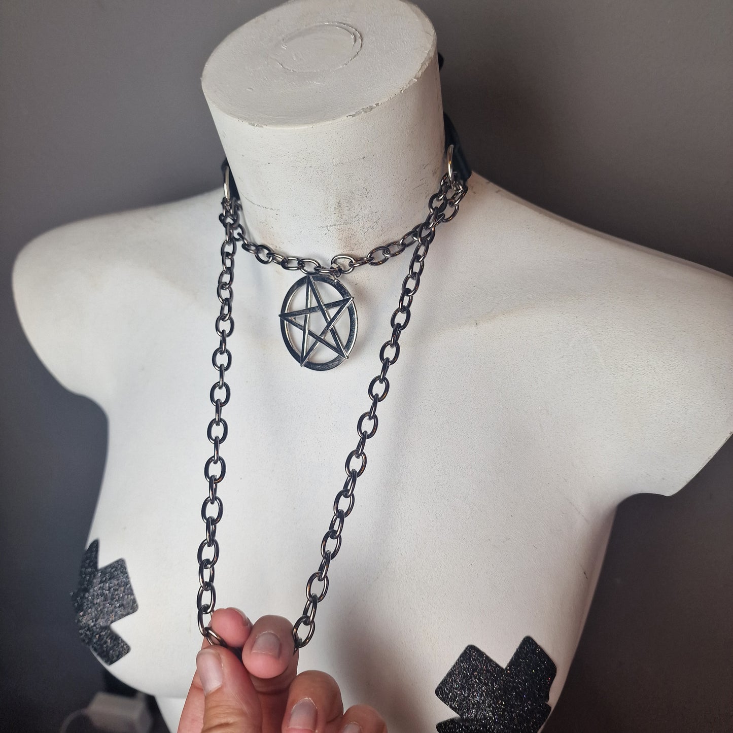 Chocker a strozzo con pentacolo