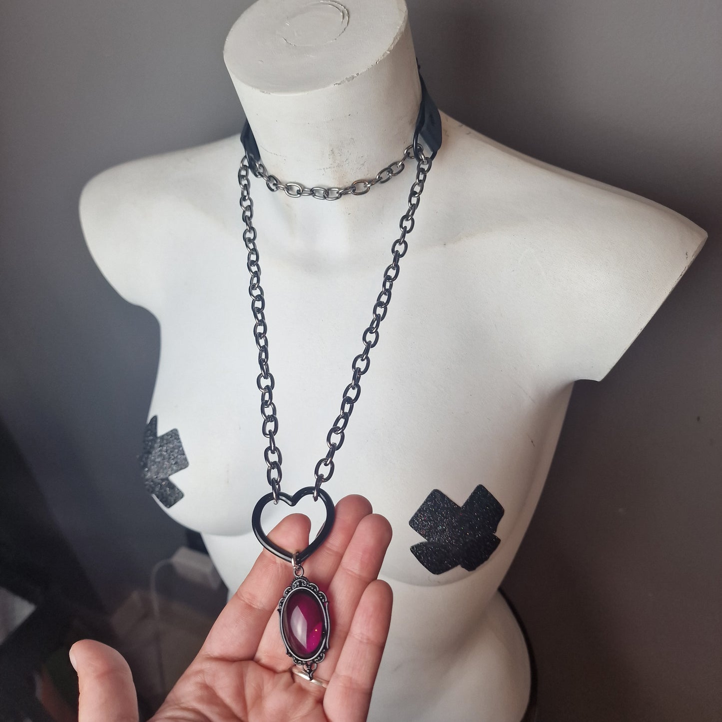 Chocker a strozzo con pietra viola