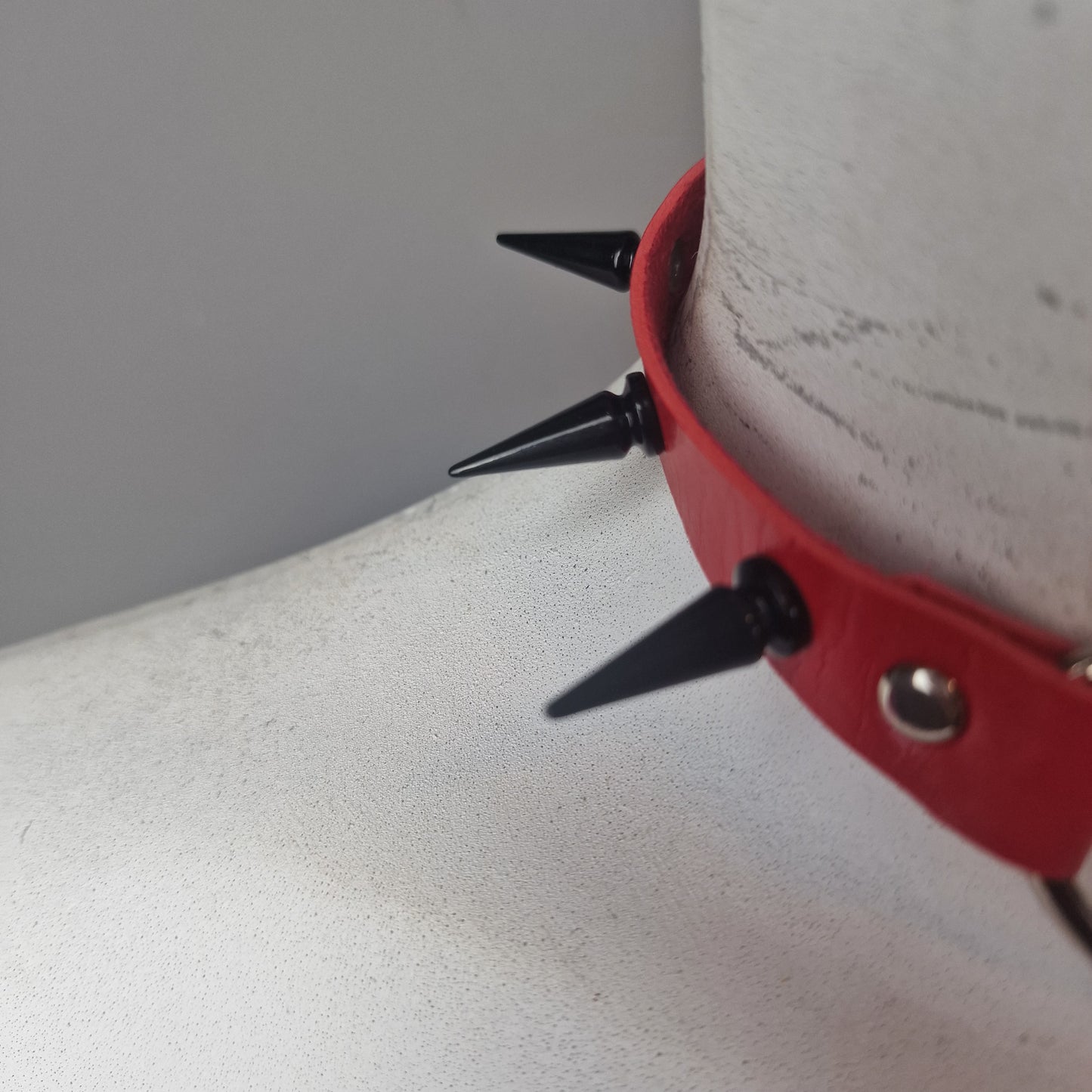 Chocker bicolore rosso e nero