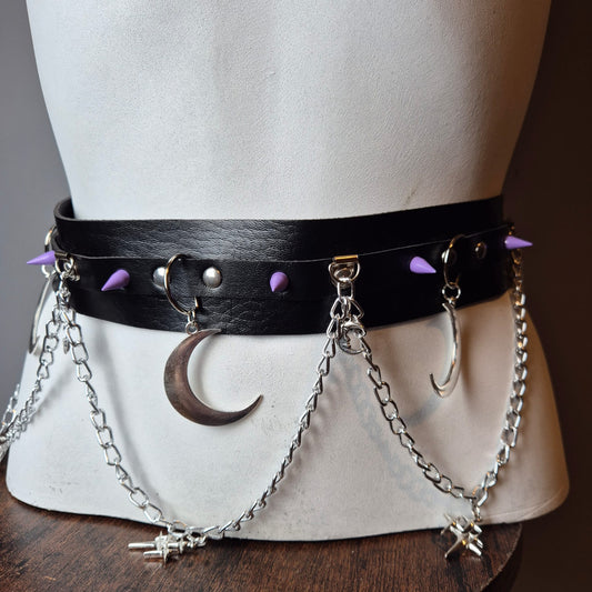 Cintura con lune e borchie viola