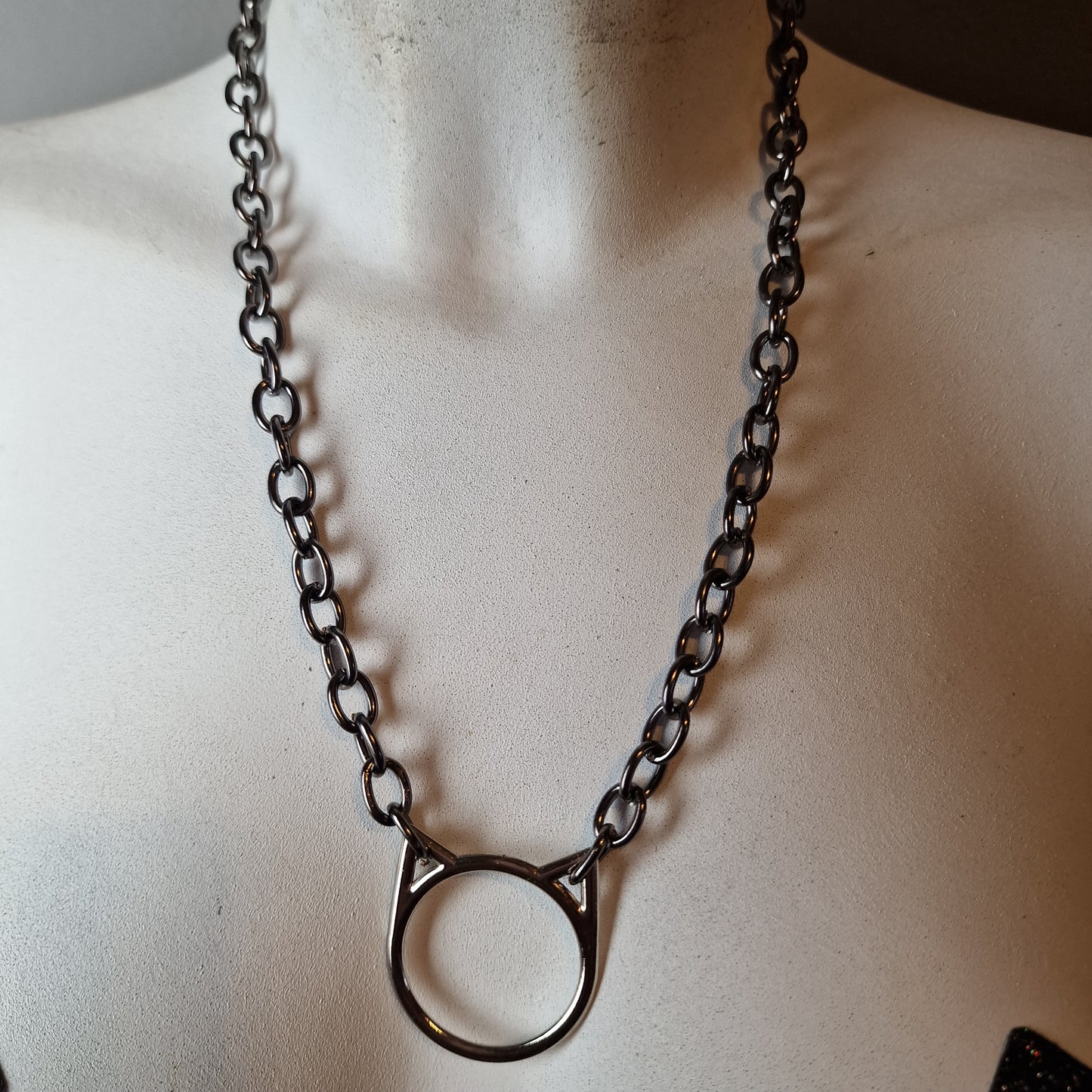 Collana con catena e ciondolo di gatto