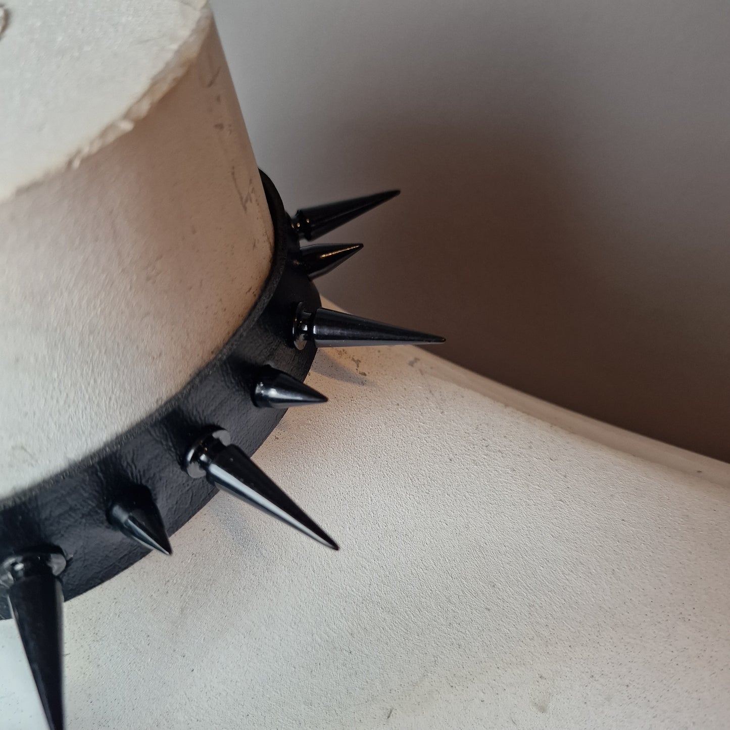 Chocker nero con croce