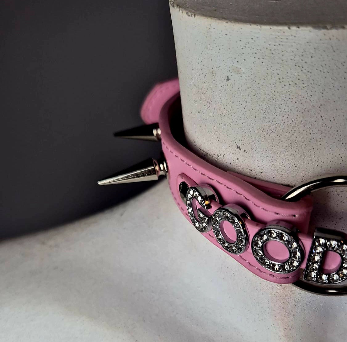Chocker con scritta "Good girl"
