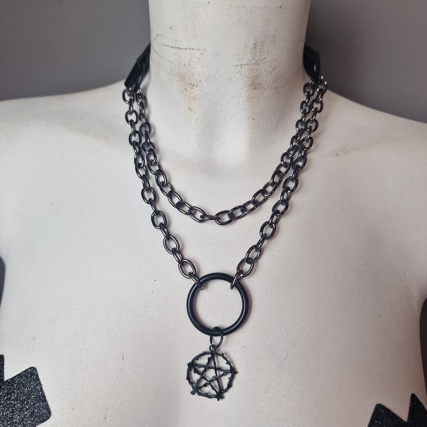 Chocker a strozzo con ciondolo
