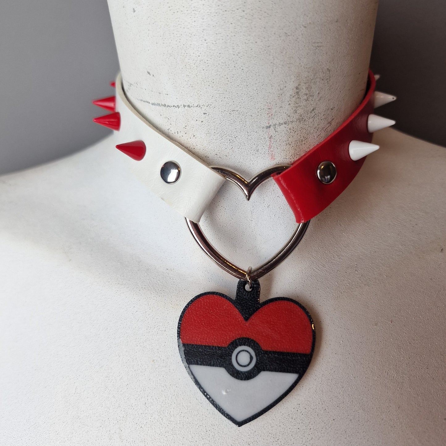 Chocker con Pokeball 3D a forma di cuore