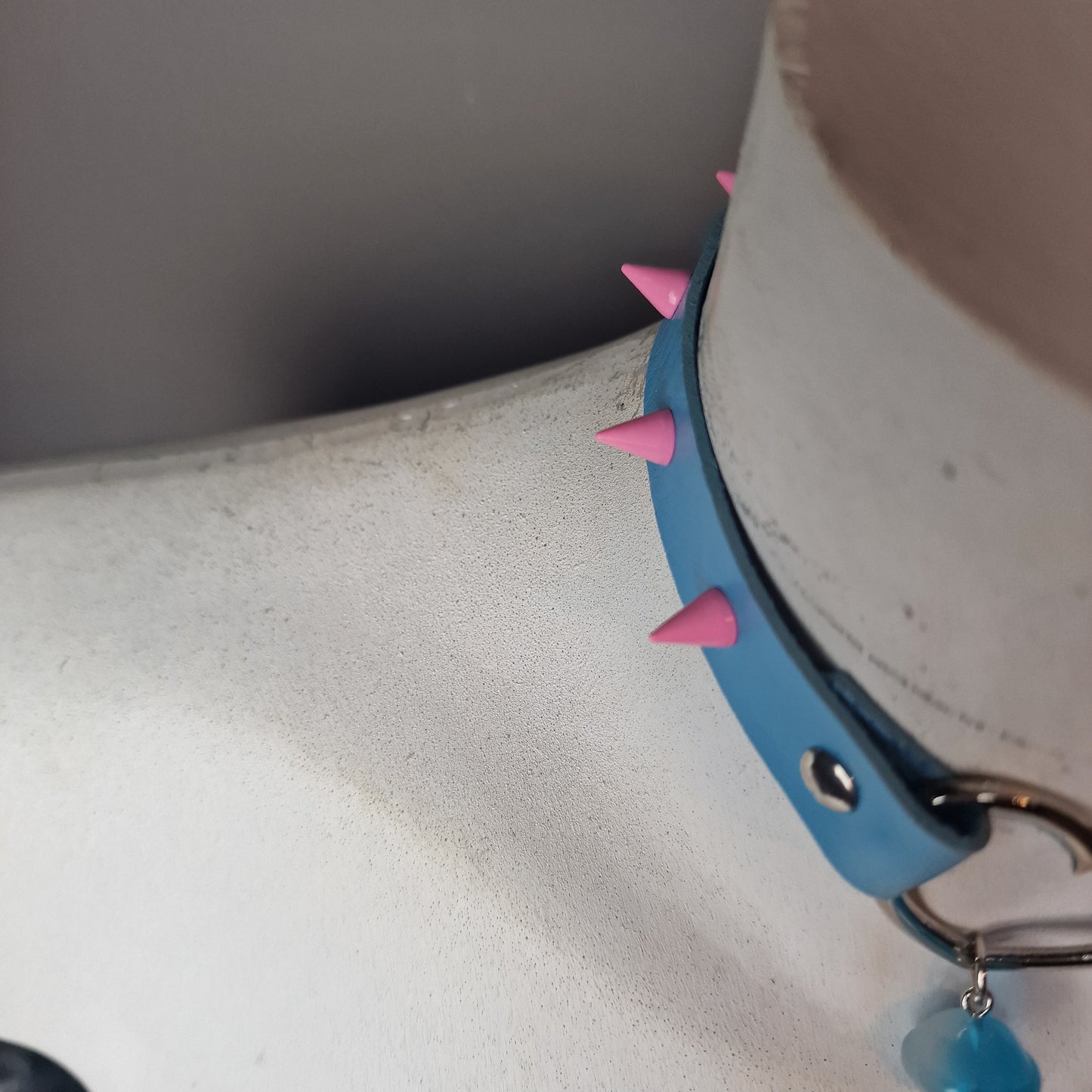 Chocker bicolore rosa e azzurro