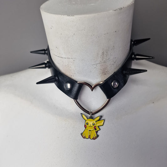 Chocker nero con ciondolo pikachu