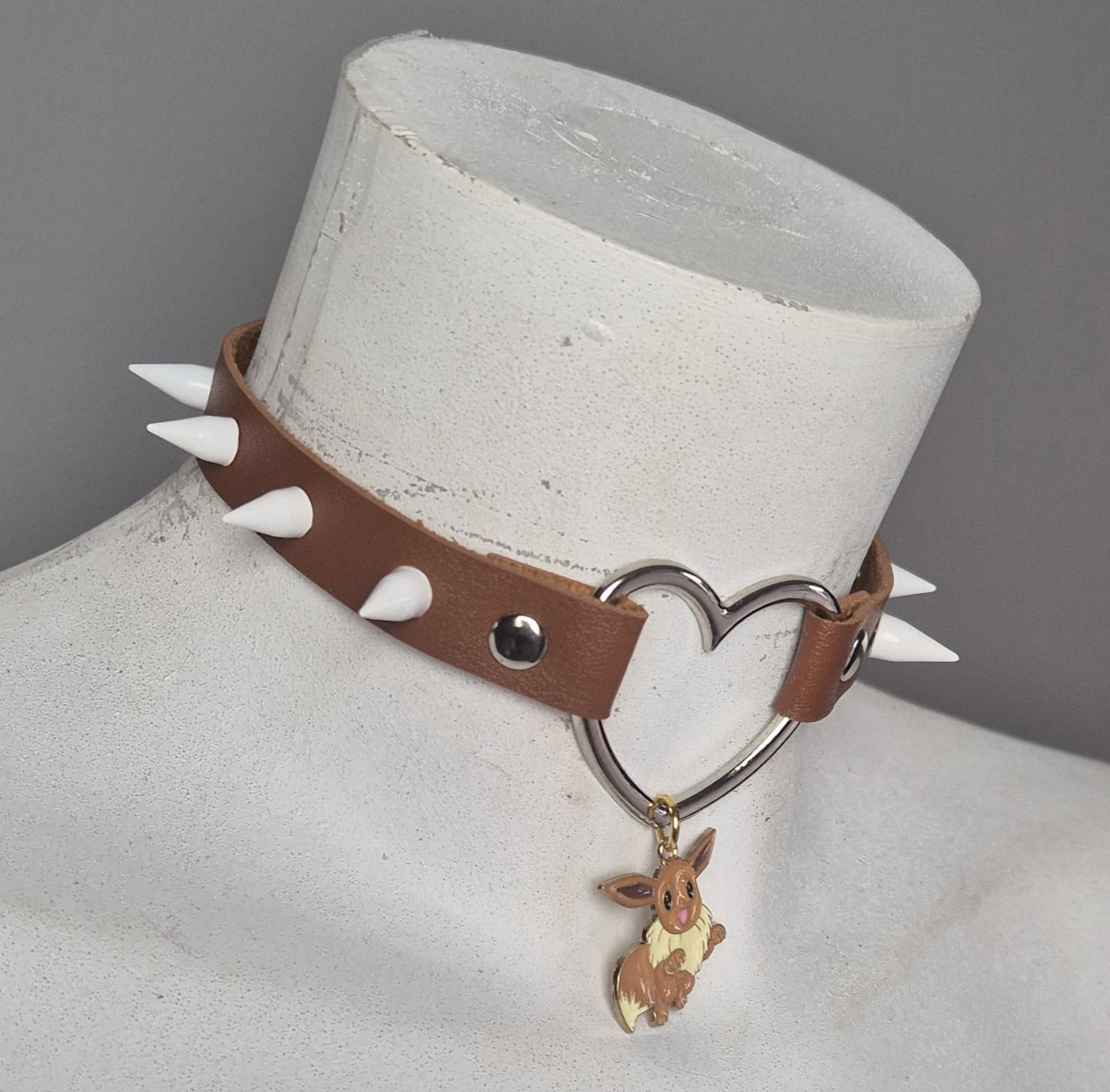 Chocker con Evee
