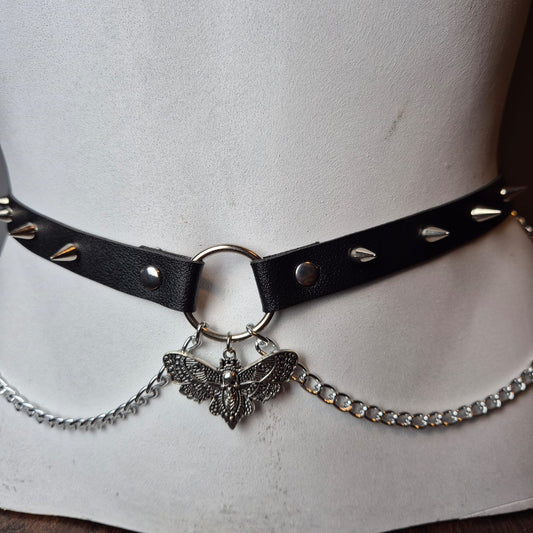 Cintura nera con ciondolo di falena argento