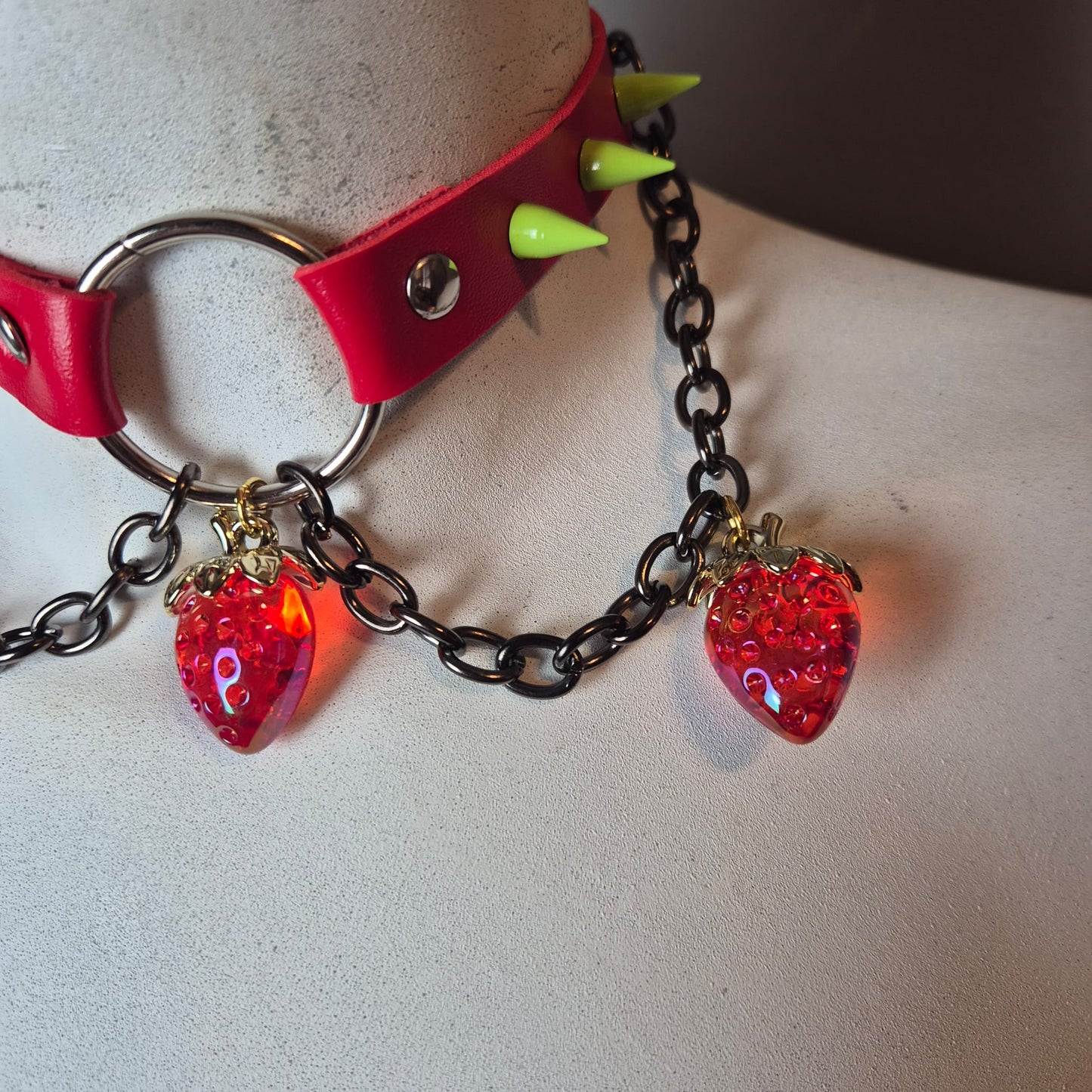 Chocker rosso con fragole🍓