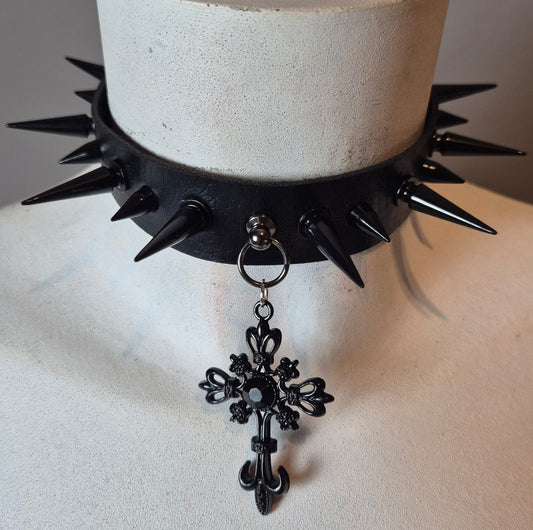 Chocker nero e croce nera