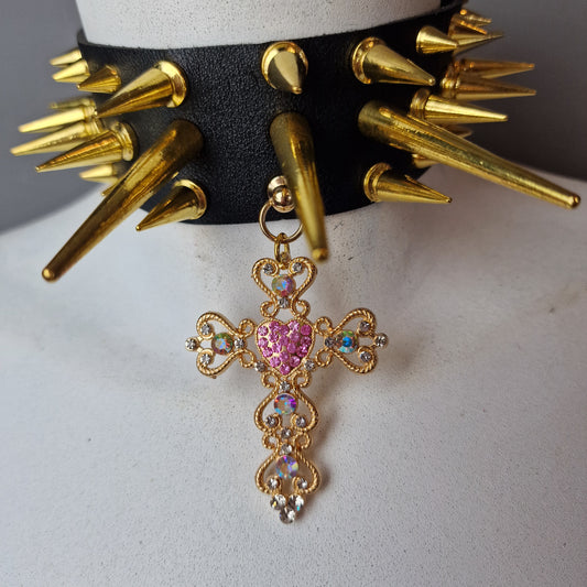 Chocker extreme con borchie oro