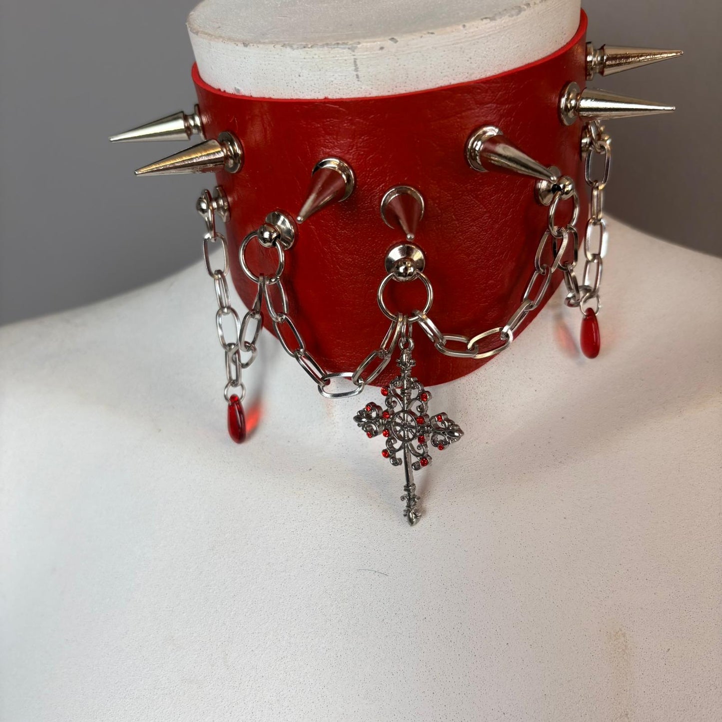 Chocker Rosso croce extreme