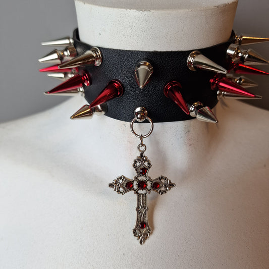 Chocker extreme con borchie argento e olografiche