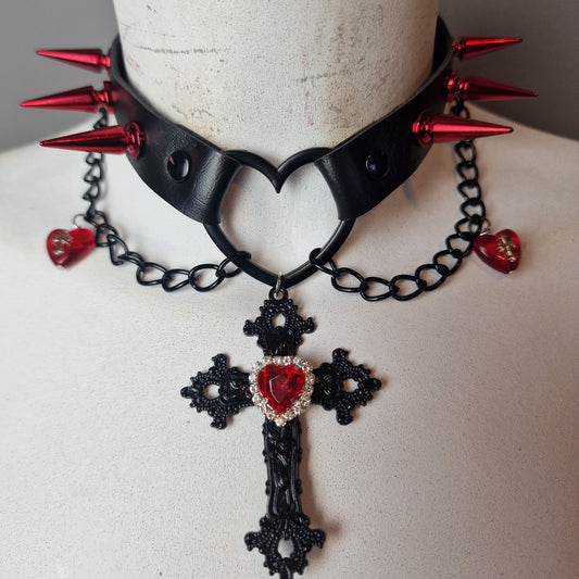 Chocker total black con croce nera pendente
