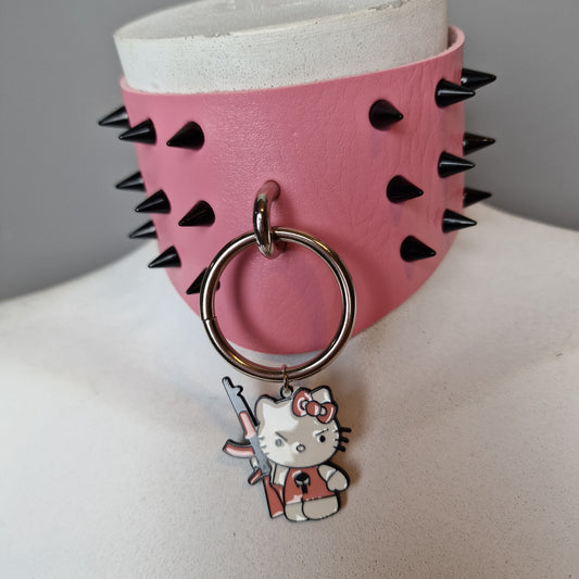 Chocker largo rosa con borchie