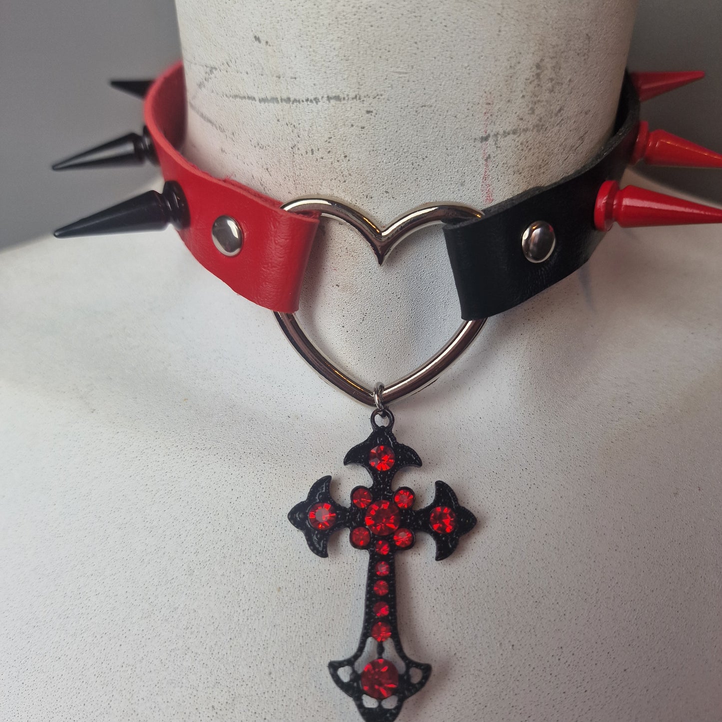Chocker bicolore rosso e nero