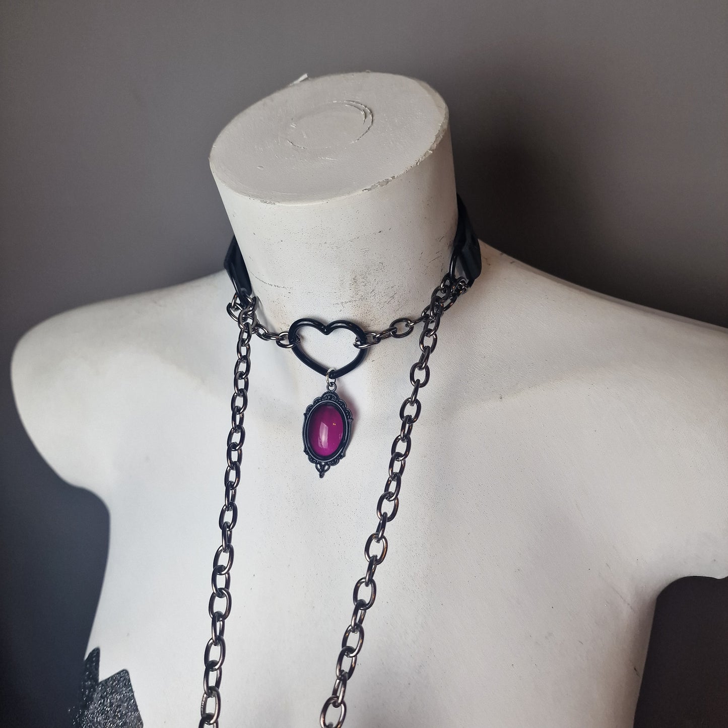 Chocker a strozzo con pietra viola