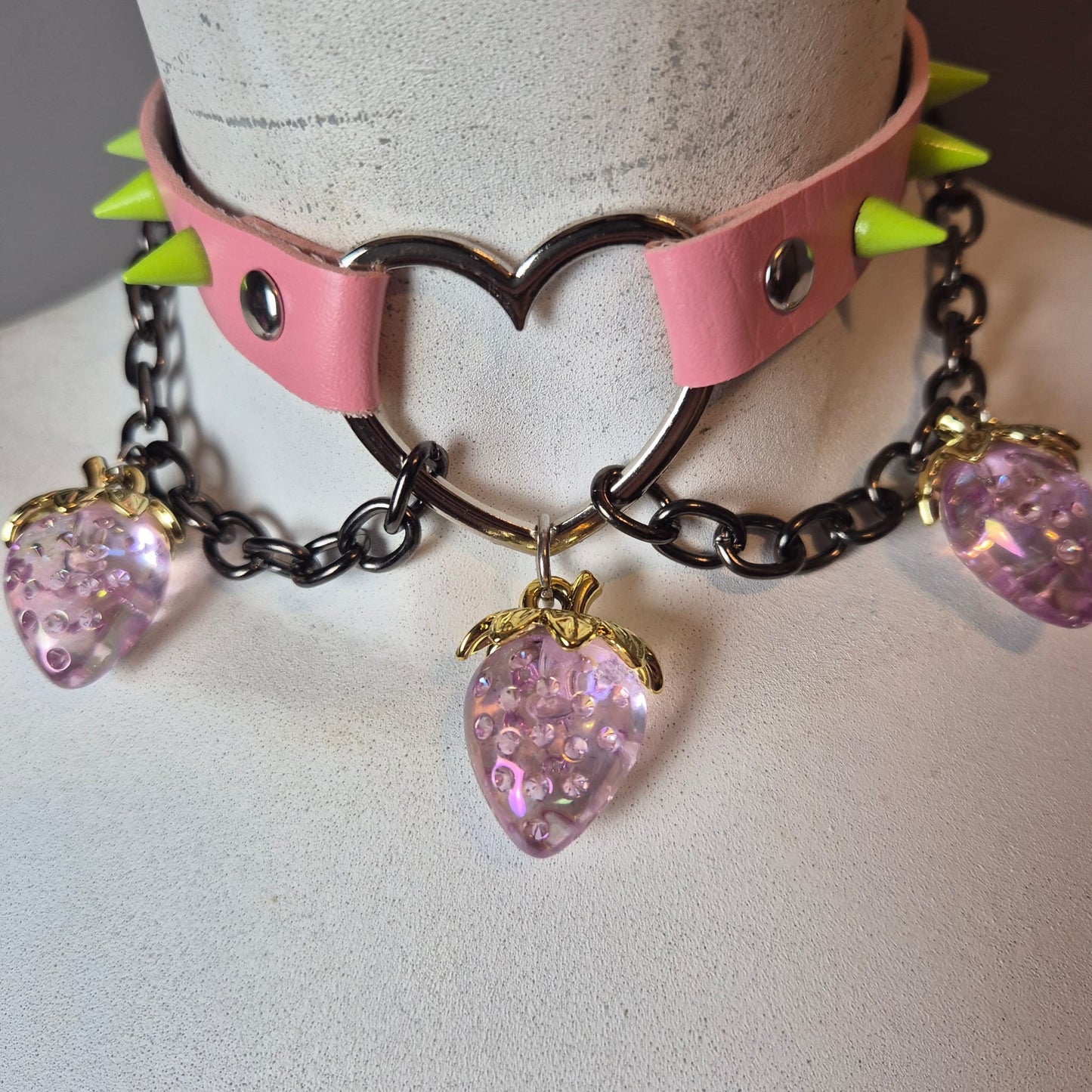 Chocker rosa con fragole🍓