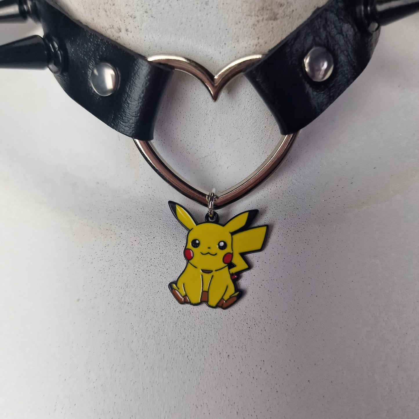 Chocker nero con ciondolo pikachu