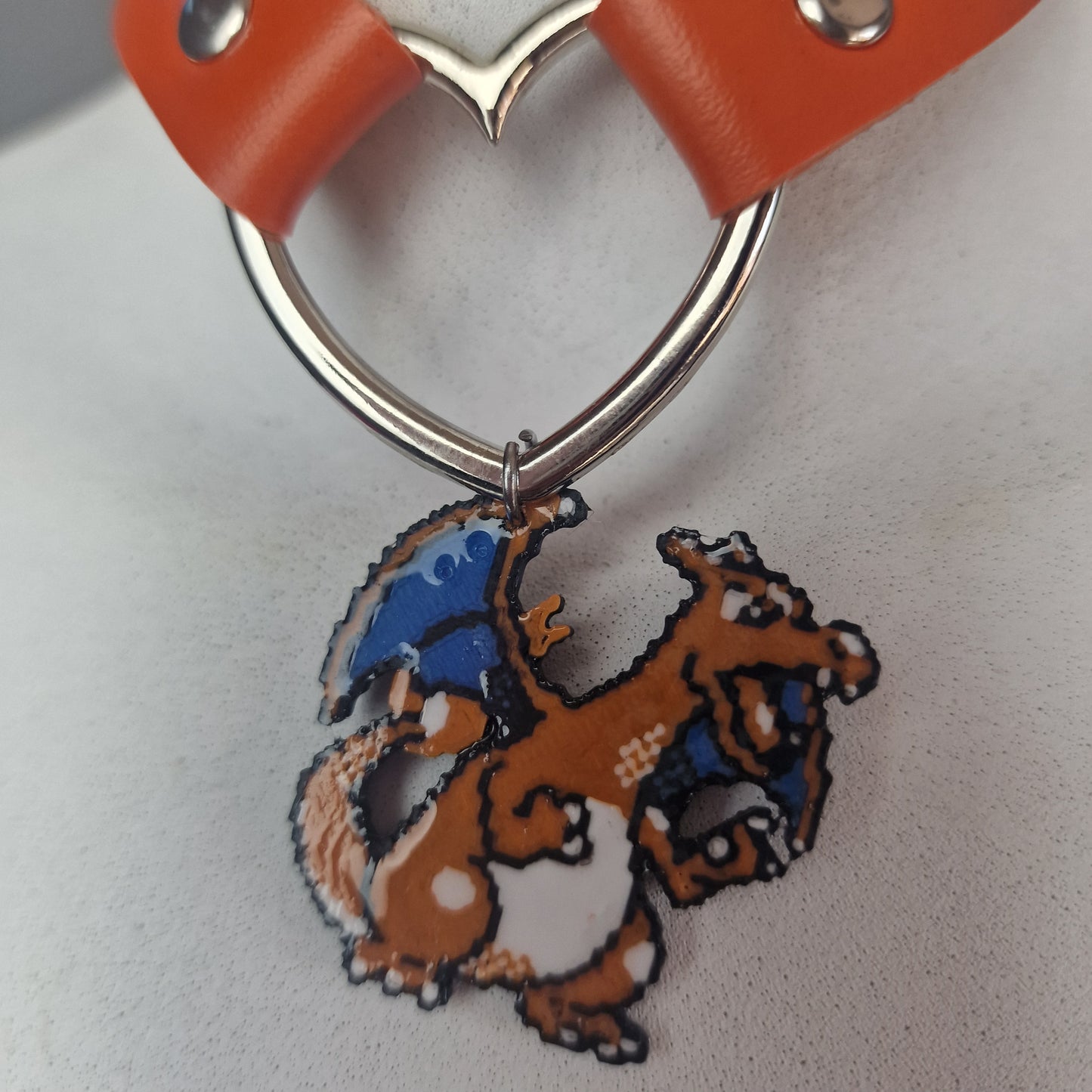 Chocker con Charizard 3D arancione