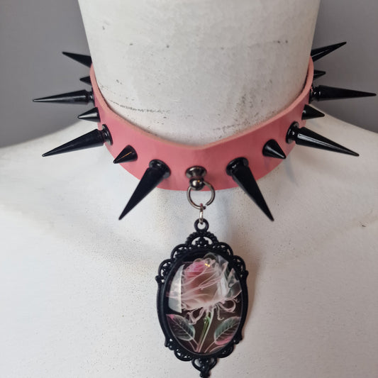 Collana rosa con cameo