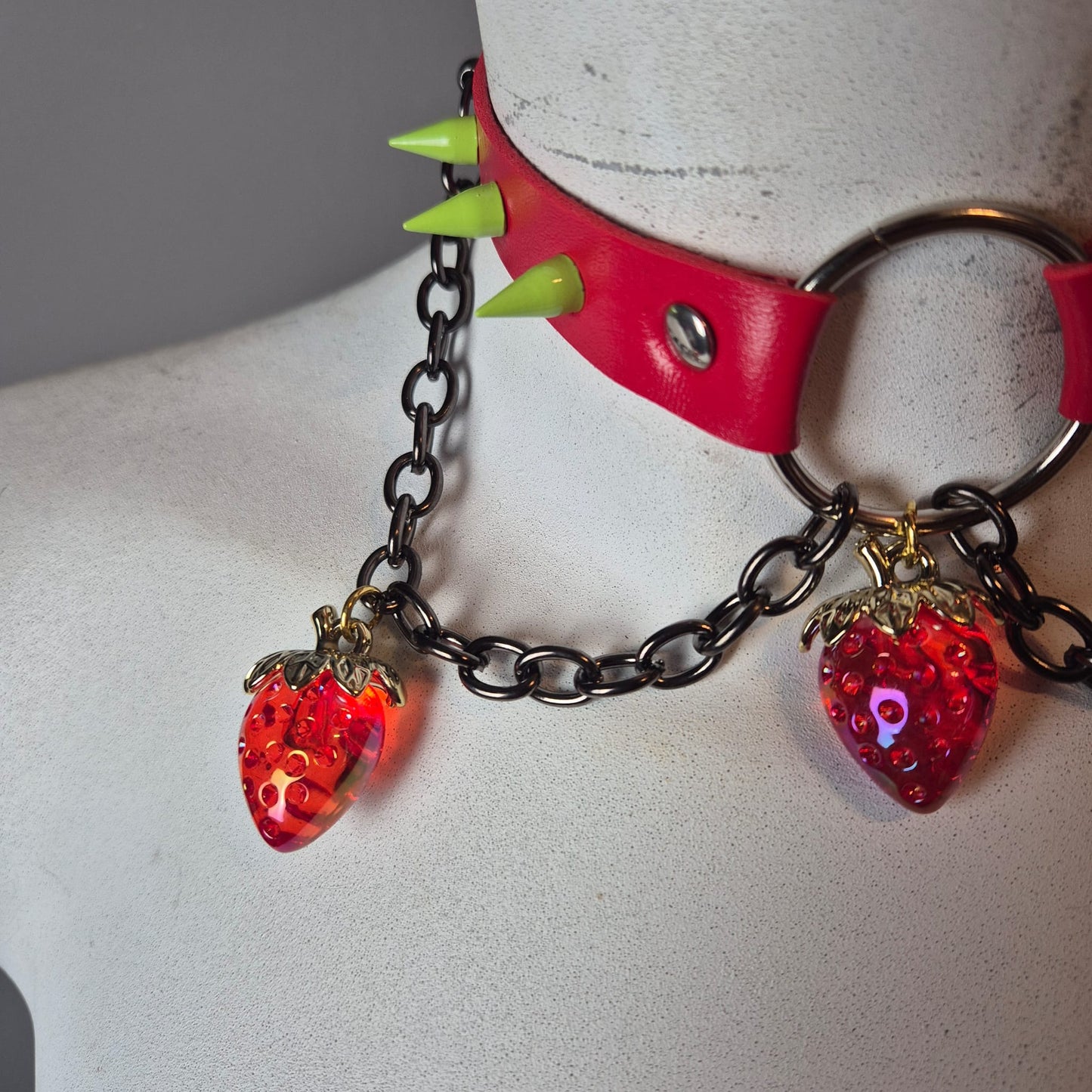 Chocker rosso con fragole🍓
