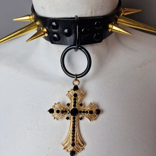 Chocker nero con borchie oro