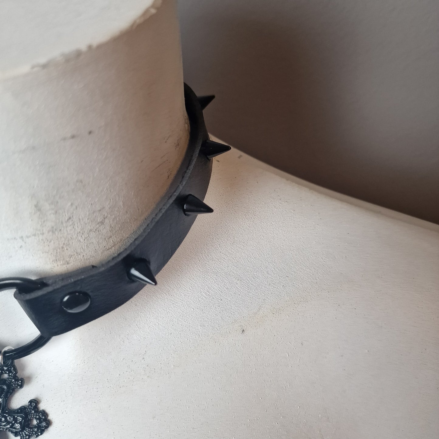 Chocker total black e croce nera