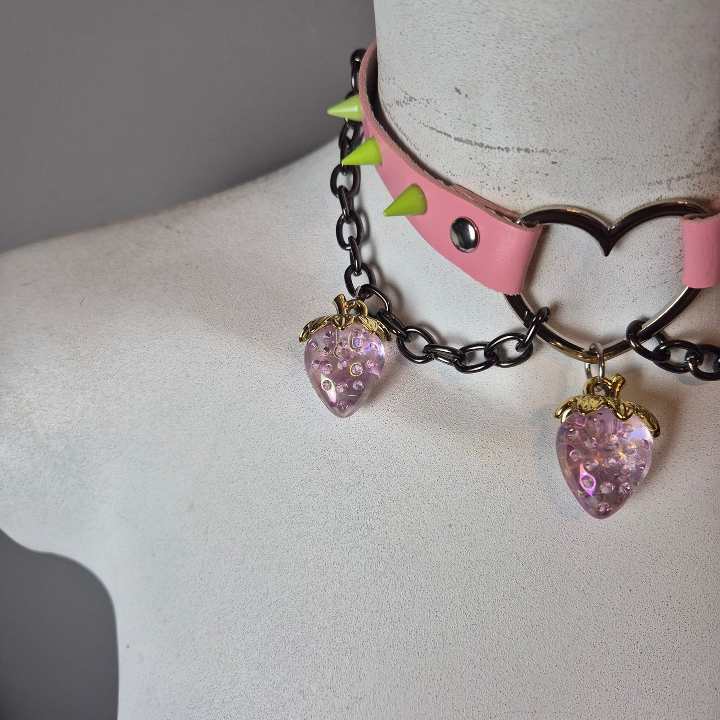 Chocker rosa con fragole🍓