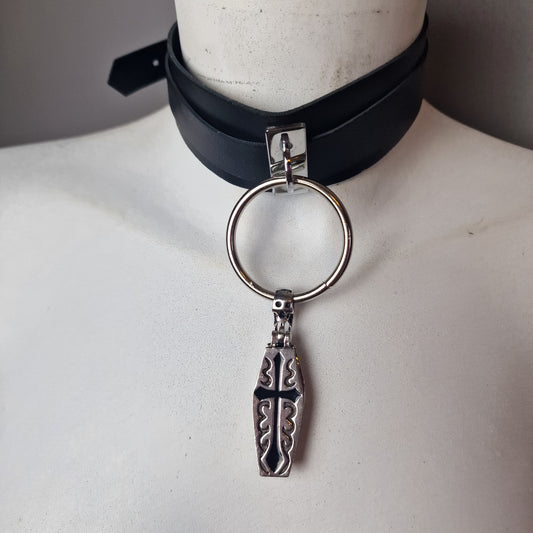 Chocker con ciondolo di bara