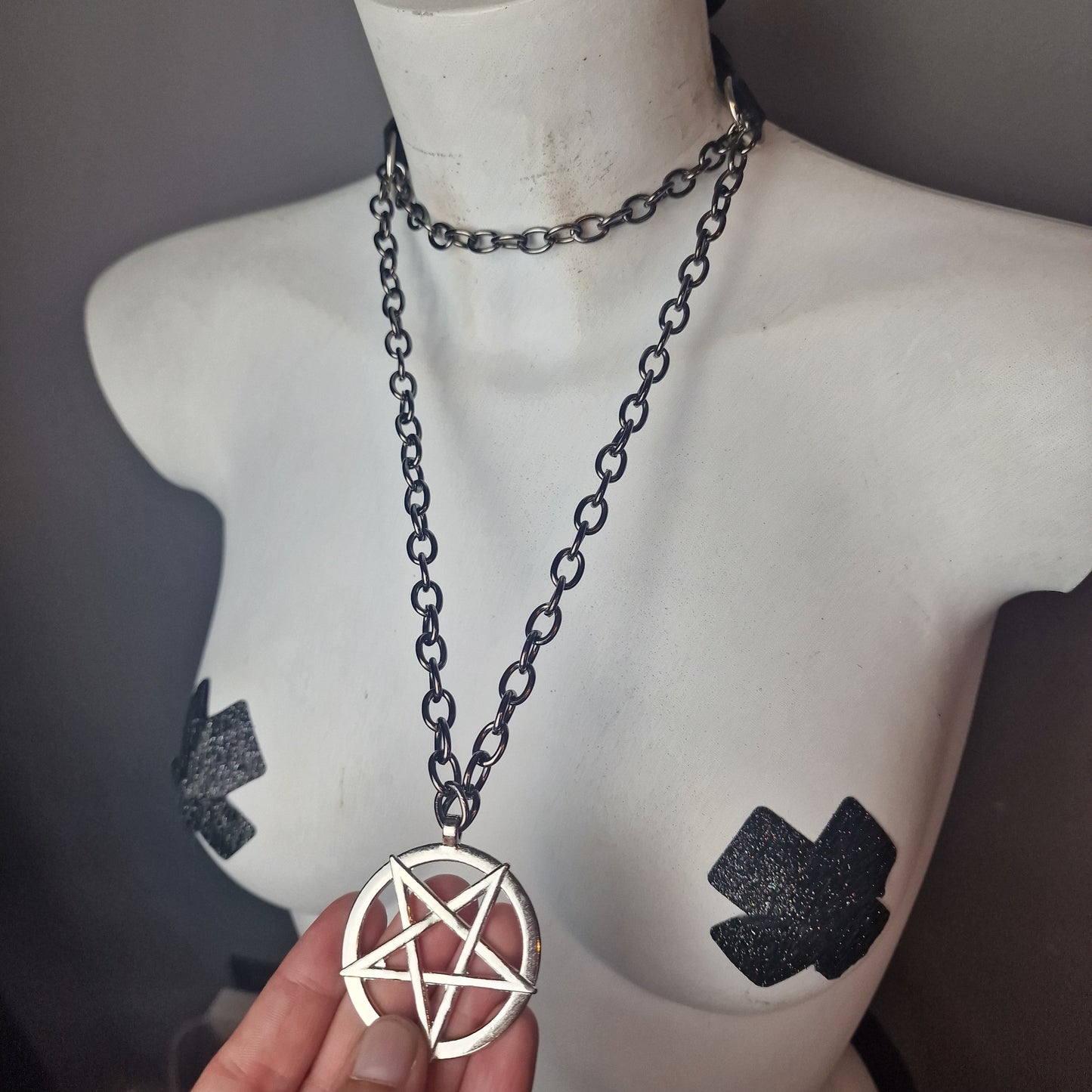 Chocker a strozzo con pentacolo