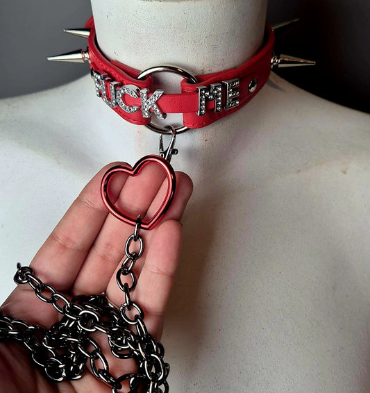 Set chocker con guinzaglio rosso