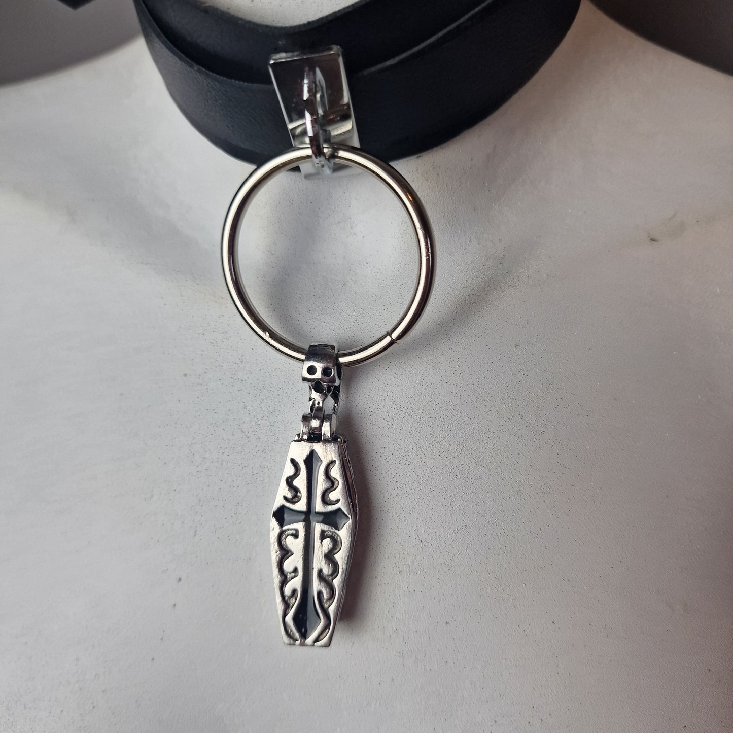 Chocker con ciondolo di bara